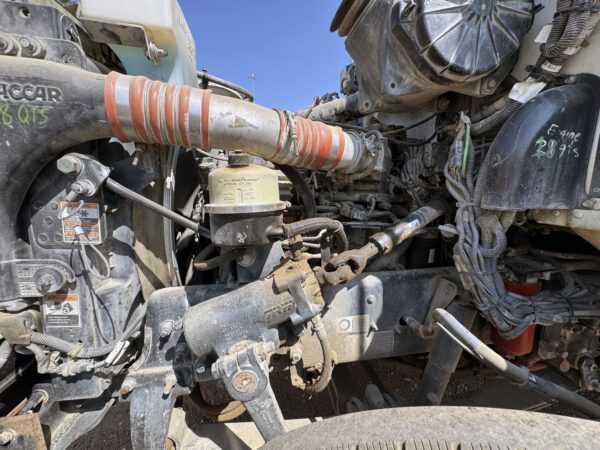 2015 PETERBILT 337 SERVICE TRUCK MT03 - Image 26