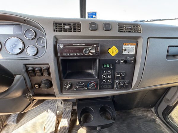 2015 PETERBILT 337 SERVICE TRUCK MT03 - Image 17