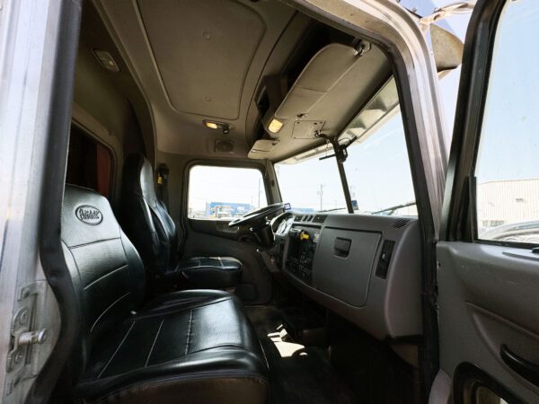 2015 PETERBILT 337 SERVICE TRUCK MT03 - Image 14