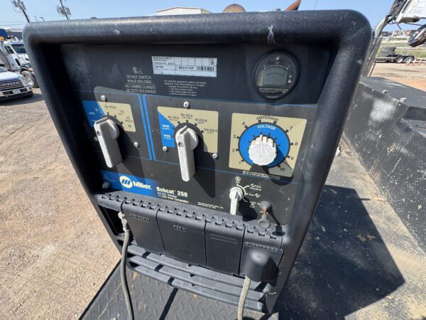 2015 PETERBILT 337 SERVICE TRUCK MT03 - Image 38